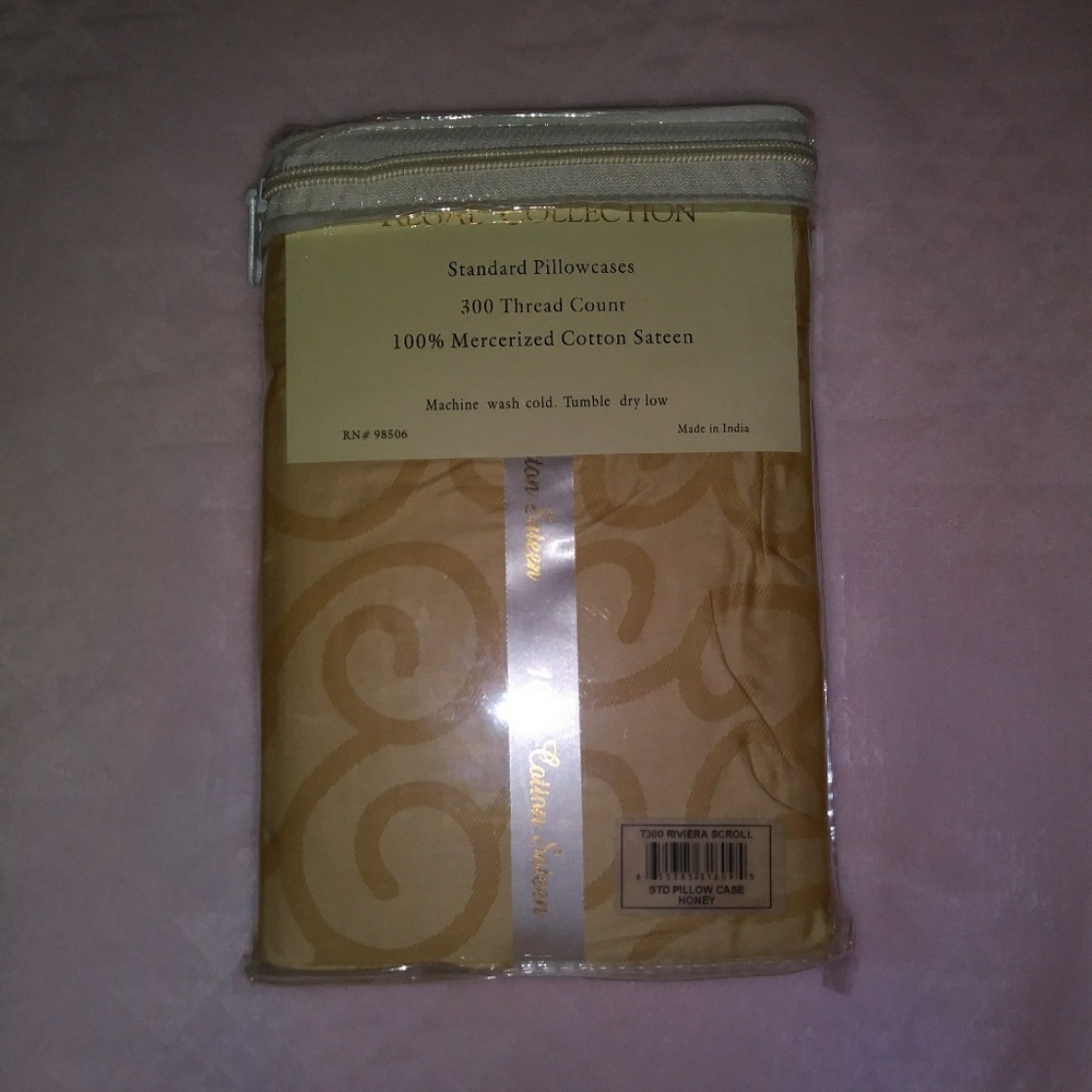 🌹🌷Sale 2 for $20 Regal set of pillowcases